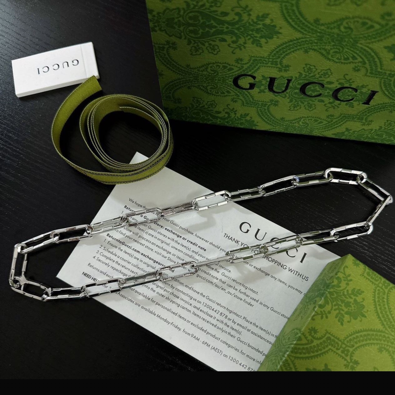 G*u*i necklaces